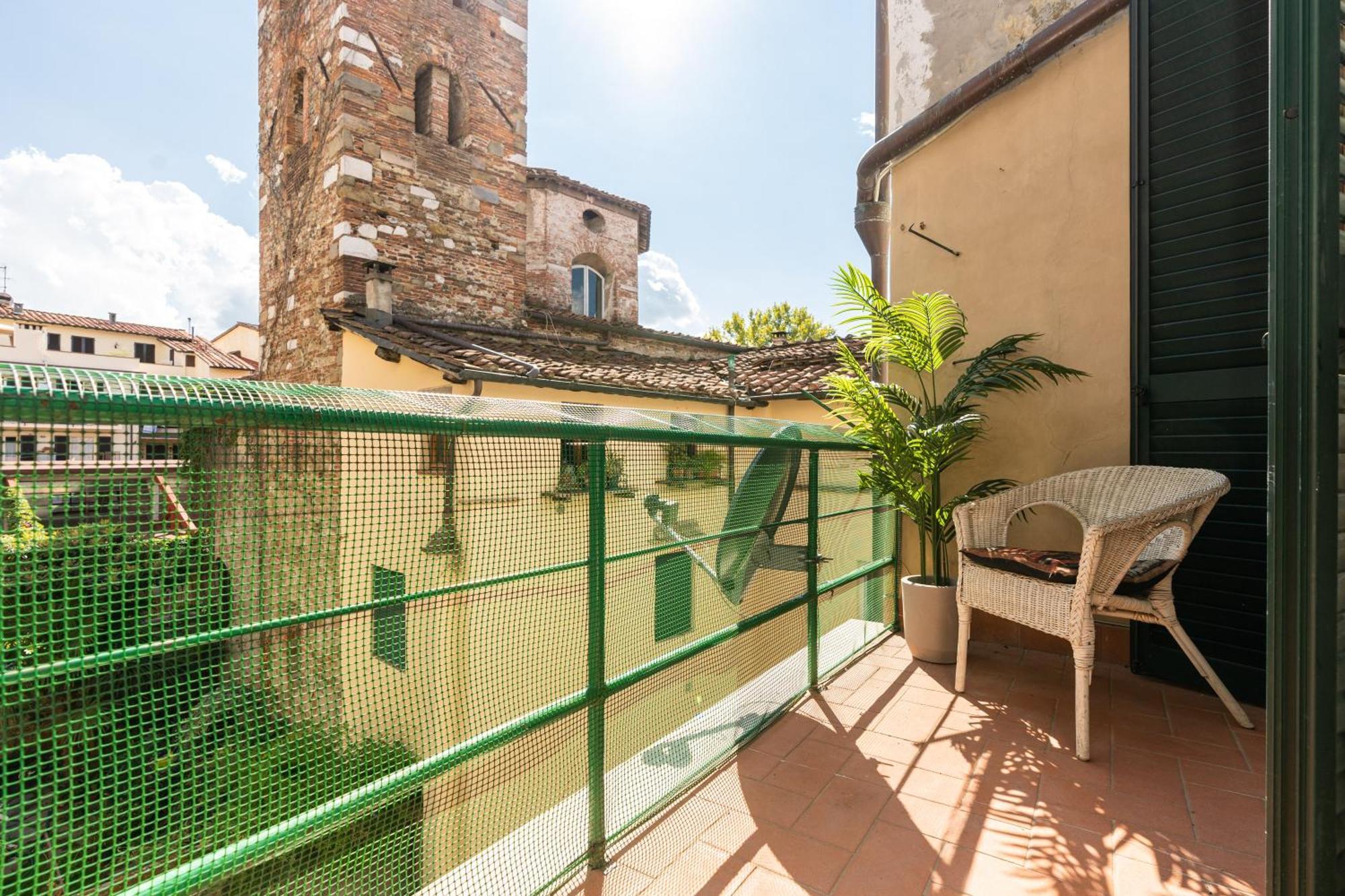 شقة Historic Apt In The Center Of Lucca With Balcony المظهر الخارجي الصورة