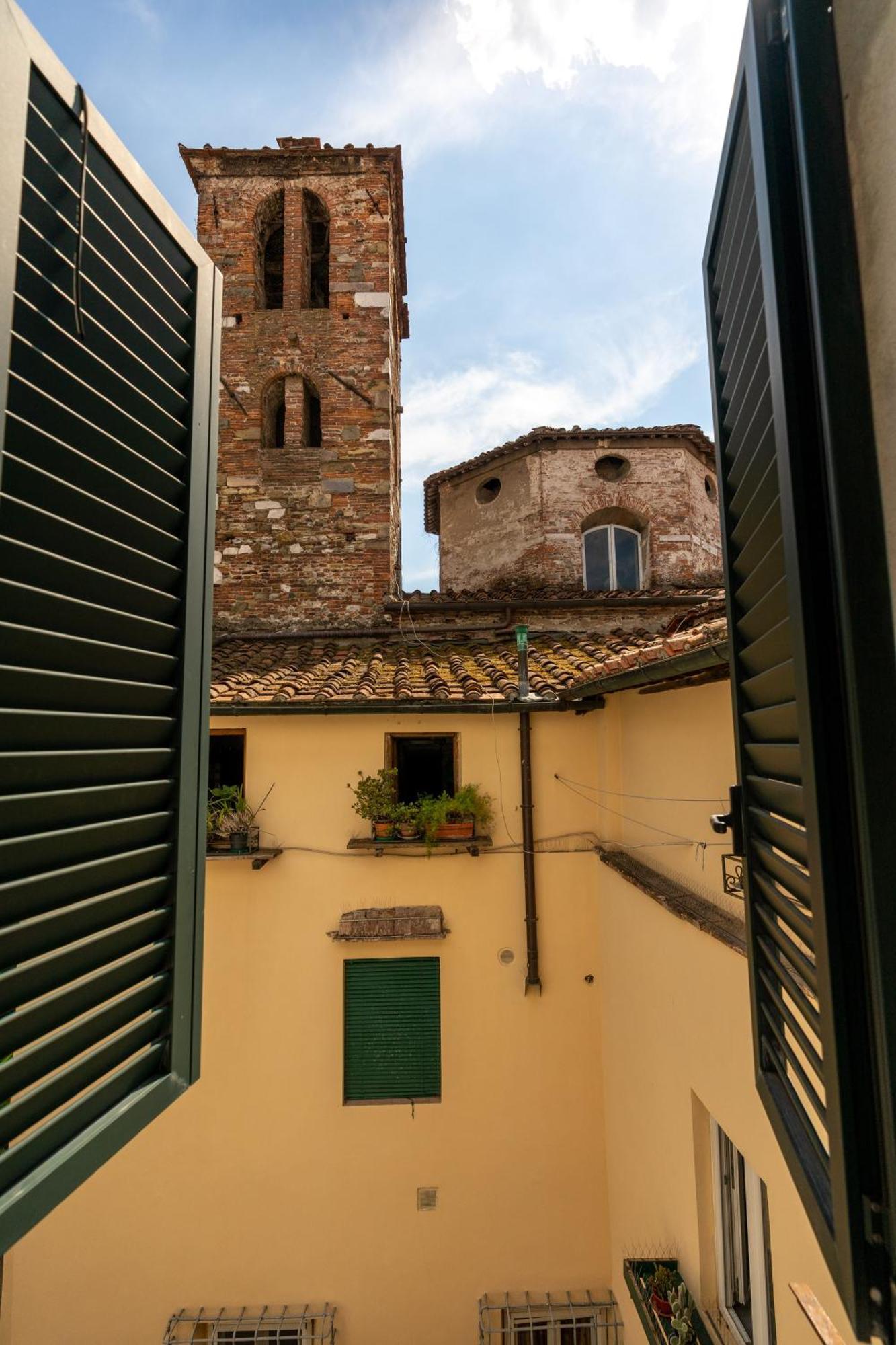 شقة Historic Apt In The Center Of Lucca With Balcony المظهر الخارجي الصورة