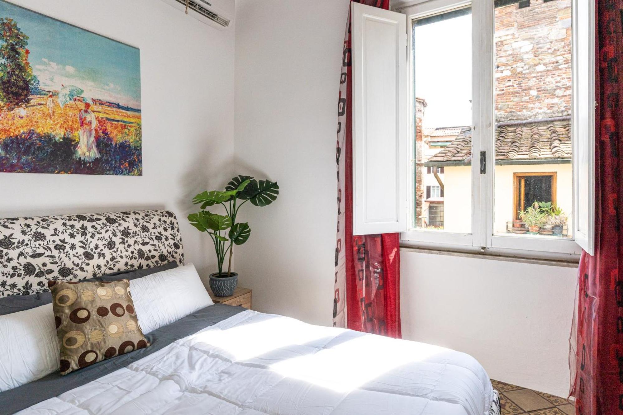 شقة Historic Apt In The Center Of Lucca With Balcony المظهر الخارجي الصورة